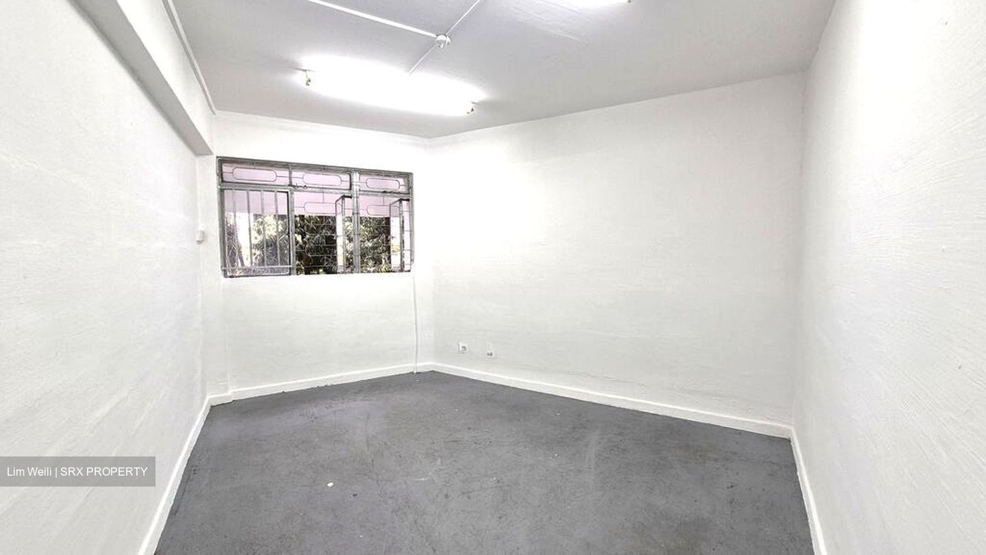 Jurong East Street 24 (D22), Shop House #575747091